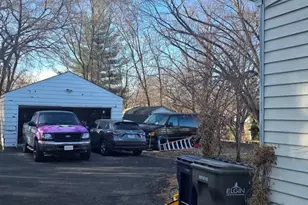 918 Lavoie Ave, Elgin, IL 60120 - Photo 5