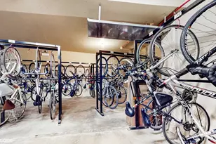 3930 N Pine Grove Ave, Chicago, IL 60613 - Photo 29