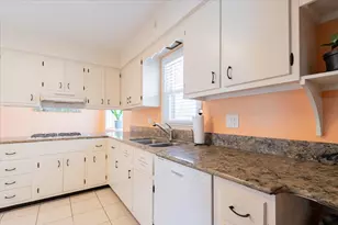 226 Fairway Dr, Bloomington, IL 61701 - Photo 11