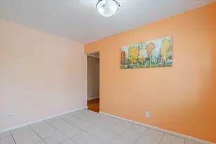 226 Fairway Dr, Bloomington, IL 61701 - Photo 9