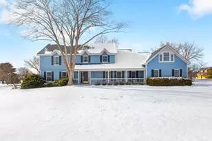 7513 Inverway Dr, Lakewood, IL 60014 - Photo 3