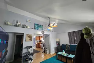 10N827 Hawthorne St, Elgin, IL 60123 - Photo 3