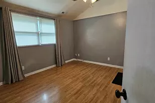 10N827 Hawthorne St, Elgin, IL 60123 - Photo 5