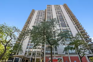 1360 N Sandburg Terrace, Chicago, IL 60610 - Photo 1