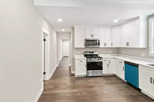 1009 8th St, Waukegan, IL 60085 - Photo 11