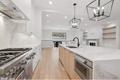 3920 N Bell Avenue, Chicago, IL 60618 - Photo 11