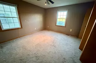 440 S Peace Rd, Sycamore, IL 60178 - Photo 11