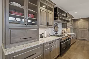 2323 W Fairview Ave, Johnsburg, IL 60051 - Photo 9