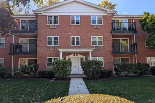 801 E Miner Street E, Arlington Heights, IL 60004 - Photo 1