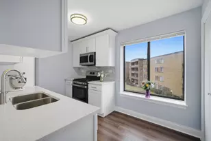 263 S Clubhouse Dr S, Palatine, IL 60074 - Photo 7