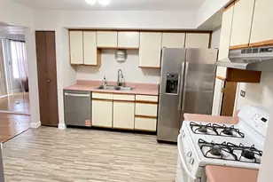 219 Green Knoll Ln, Streamwood, IL 60107 - Photo 5