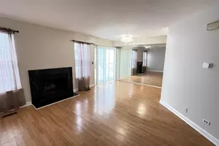 219 Green Knoll Ln, Streamwood, IL 60107 - Photo 3