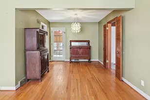 210 S Gladstone Ave, Aurora, IL 60506 - Photo 5