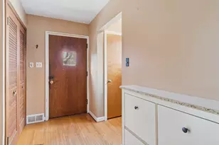 210 S Gladstone Ave, Aurora, IL 60506 - Photo 3