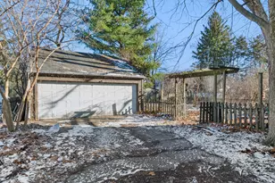 210 S Gladstone Ave, Aurora, IL 60506 - Photo 17