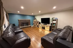 15 Wildwood Rd, Elk Grove Village, IL 60007 - Photo 11