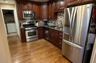 15 Wildwood Rd, Elk Grove Village, IL 60007 - Photo 9