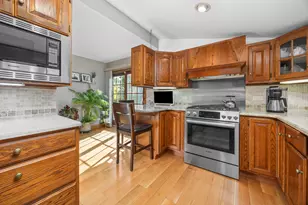 571 Estate Dr, Buffalo Grove, IL 60089 - Photo 7