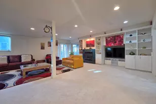 1025 Rosewood Dr, Carpentersville, IL 60110 - Photo 5