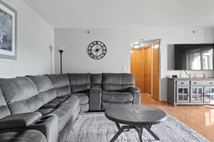 6970 Heritage Cir, Orland Park, IL 60462 - Photo 3