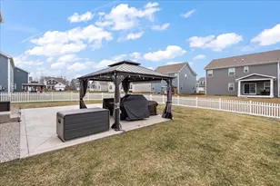 319 Atkinson Dr, Sugar Grove, IL 60554 - Photo 31