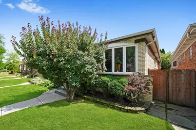 4551 W Foster Avenue, Chicago, IL 60630 - Photo 1