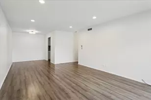 720 Wellington Ave, Elk Grove Village, IL 60007 - Photo 3