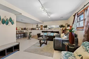 341 Woodlyn Dr, Aurora, IL 60505 - Photo 3