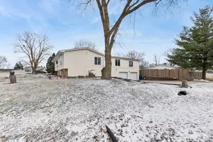 341 Woodlyn Dr, Aurora, IL 60505 - Photo 19