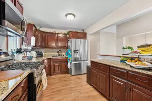 341 Woodlyn Dr, Aurora, IL 60505 - Photo 9