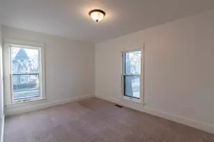 357 W Park Ave, Aurora, IL 60506 - Photo 11