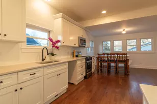 357 W Park Ave, Aurora, IL 60506 - Photo 5