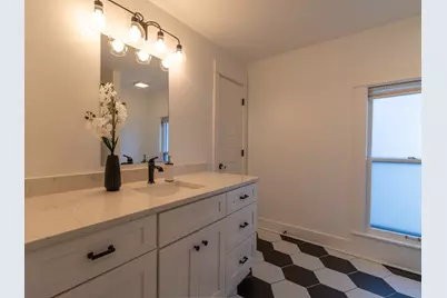 357 W Park Avenue, Aurora, IL 60506 - Photo 9