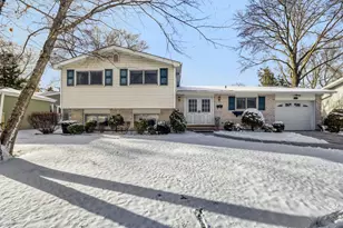 2406 N Lafayette St, Arlington Heights, IL 60004 - Photo 1