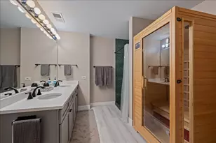 811 W 15th Pl, Chicago, IL 60608 - Photo 9