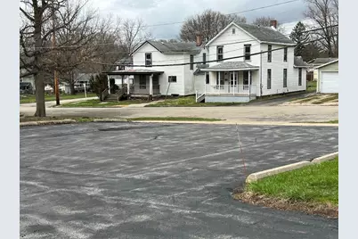 221 W Galena Avenue, Freeport, IL 61032 - Photo 3