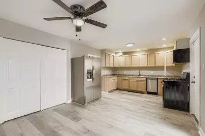 8001 S Essex Avenue, Chicago, IL 60617 - Photo 3