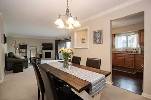 107 65th Lake Dr, Westmont, IL 60559 - Photo 7