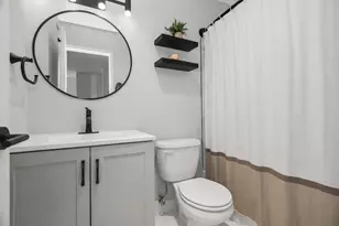 70 W Burton Pl, Chicago, IL 60610 - Photo 7