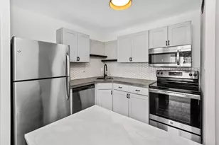 70 W Burton Pl, Chicago, IL 60610 - Photo 5