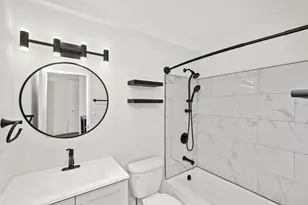 70 W Burton Pl, Chicago, IL 60610 - Photo 13