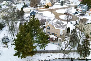 2220 N Hillcrest Ct, Round Lake Beach, IL 60073 - Photo 9