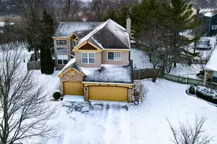 2220 N Hillcrest Ct, Round Lake Beach, IL 60073 - Photo 7