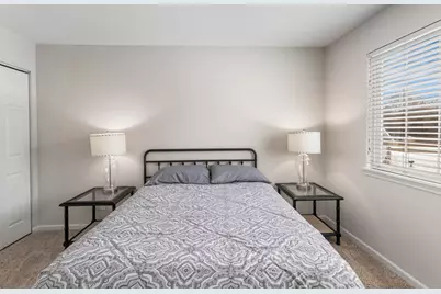 2220 N Hillcrest Court, Round Lake Beach, IL 60073 - Photo 37