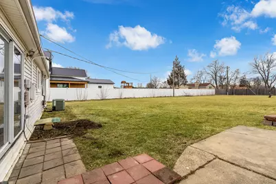 1190 Ash Road, Hoffman Estates, IL 60169 - Photo 25