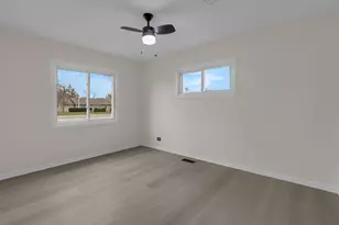 1190 Ash Rd, Hoffman Estates, IL 60169 - Photo 13