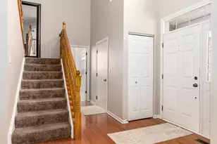 719 Eagle Brook Ln, Naperville, IL 60565 - Photo 3