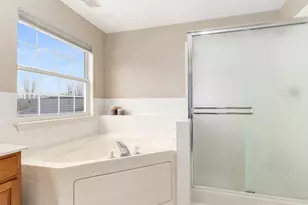 719 Eagle Brook Ln, Naperville, IL 60565 - Photo 19