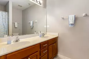 719 Eagle Brook Ln, Naperville, IL 60565 - Photo 15