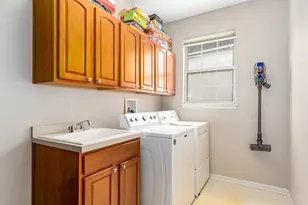 719 Eagle Brook Ln, Naperville, IL 60565 - Photo 13